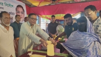 কমলনগরে বন্যায় ক্ষতিগ্রস্তদের মাঝে নগদ অর্থ সহায়তা