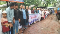 কমলনগরে সড়ক পাকাকরণের দাবিতে মানববন্ধন