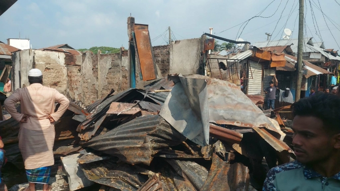 কমলনগরে ৭ দোকান পুড়ে ছাই, দুই কোটি টাকার ক্ষতি  ‎