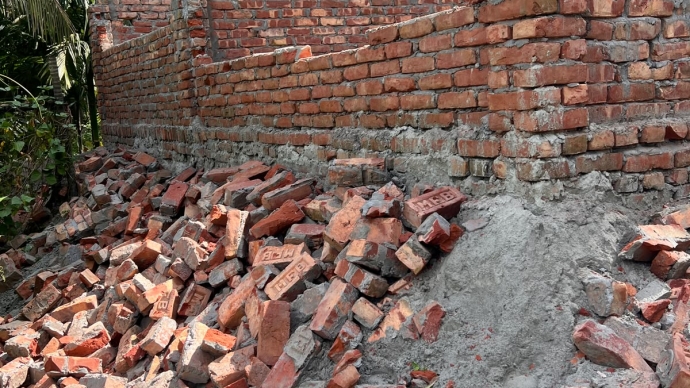 কমলনগরে চাঁদার দাবিতে নির্মাণধীন দোকানঘর ভাঙচুর, আহত-৪, মামলা ‎