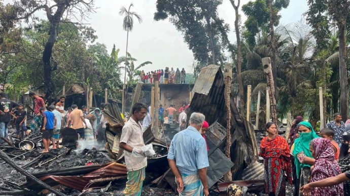 রায়পুরে নেশাগ্রস্ত যুবকের দেয়া আগুনে ১৭ বসতঘর-দোকান পুড়ে ছাঁই